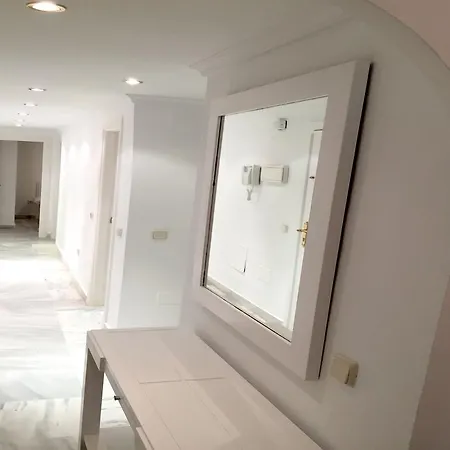 Puerto Banus Luxury Penthouse דירה *